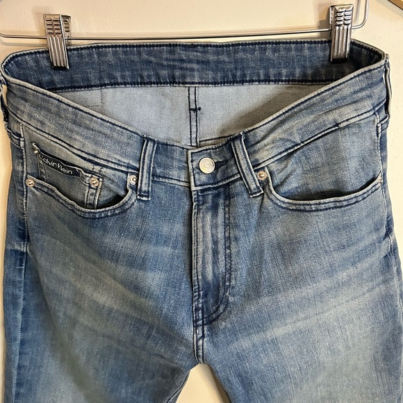 NWOT Calvin Klein Slim Fit Midrise Medium Wash Men's Jeans W30XL32 - Picture 2 of 10